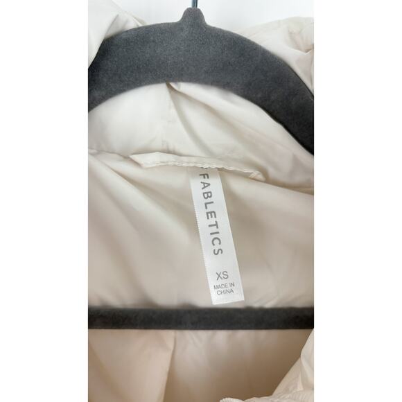 Fabletics Essential Puffer Coat Jacket Womens Size XS Bone White New Flawed - Picture 5 of 12
